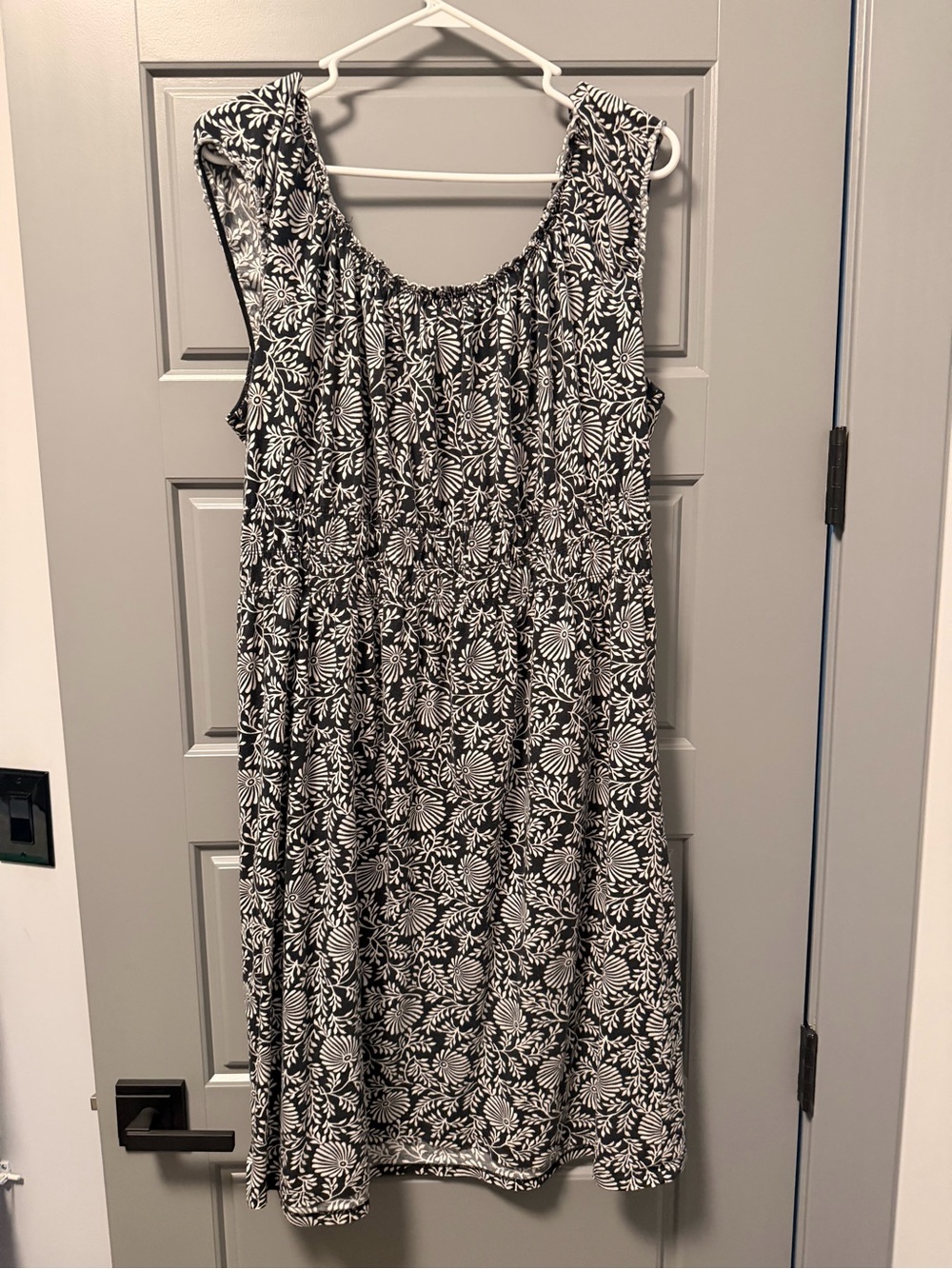 MICHAEL Michael Kors Black and White Floral Knee Length Dress 1X - Picture 4 of 6